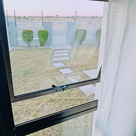 Northern Oasis Hotel Oshakati Bagian luar foto