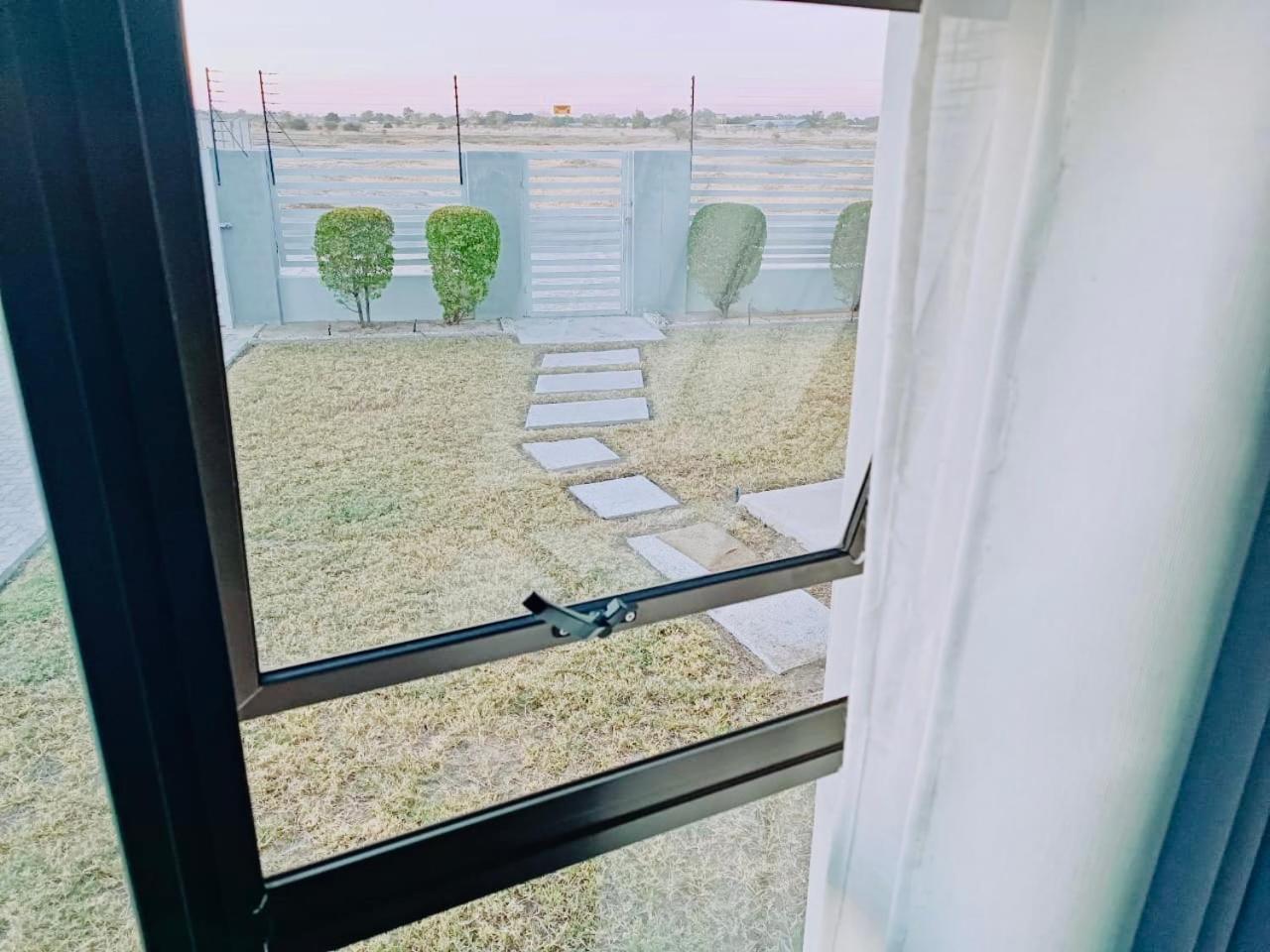 Northern Oasis Hotel Oshakati Bagian luar foto